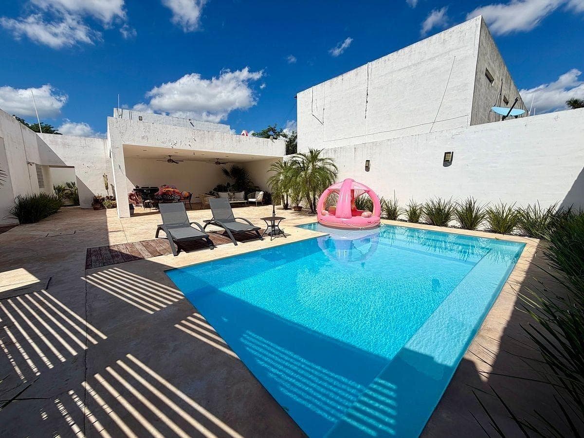 ONE-STORY HOUSE FOR SALE ON THE MAIN AVENUE IN TEMOZON NORTE, WITH A SWIMMING POOL