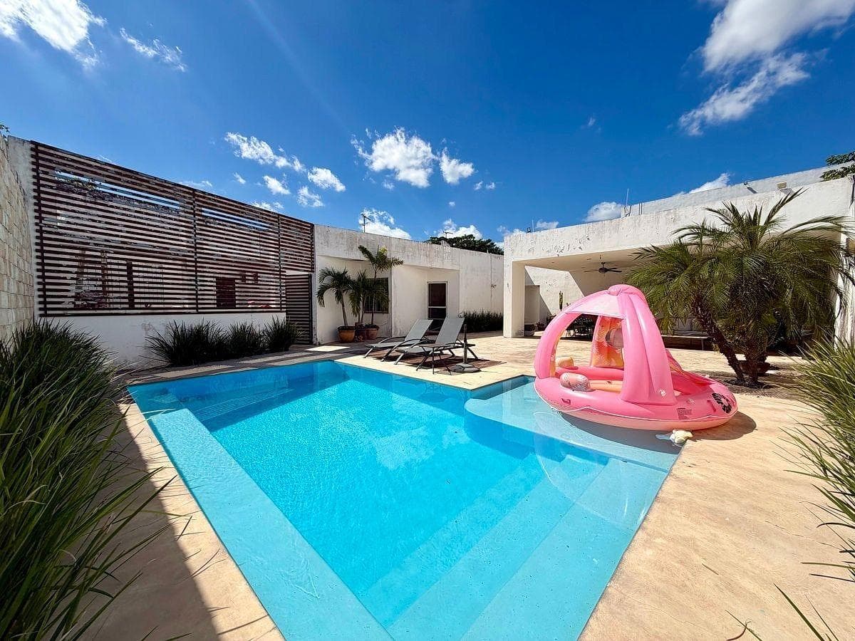 ONE-STORY HOUSE FOR SALE ON THE MAIN AVENUE IN TEMOZON NORTE, WITH A SWIMMING POOL