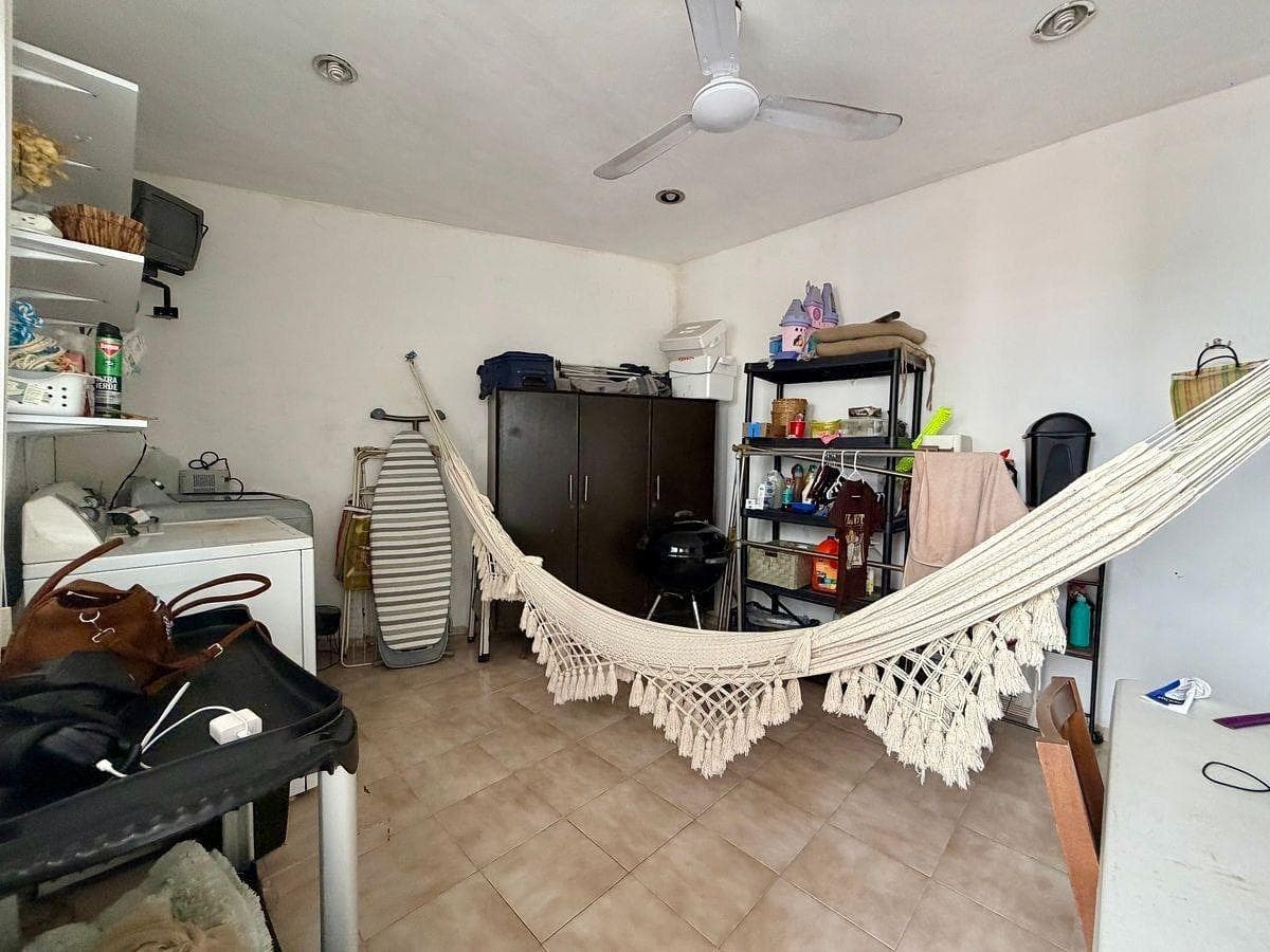 ONE-STORY HOUSE FOR SALE ON THE MAIN AVENUE IN TEMOZON NORTE, WITH A SWIMMING POOL