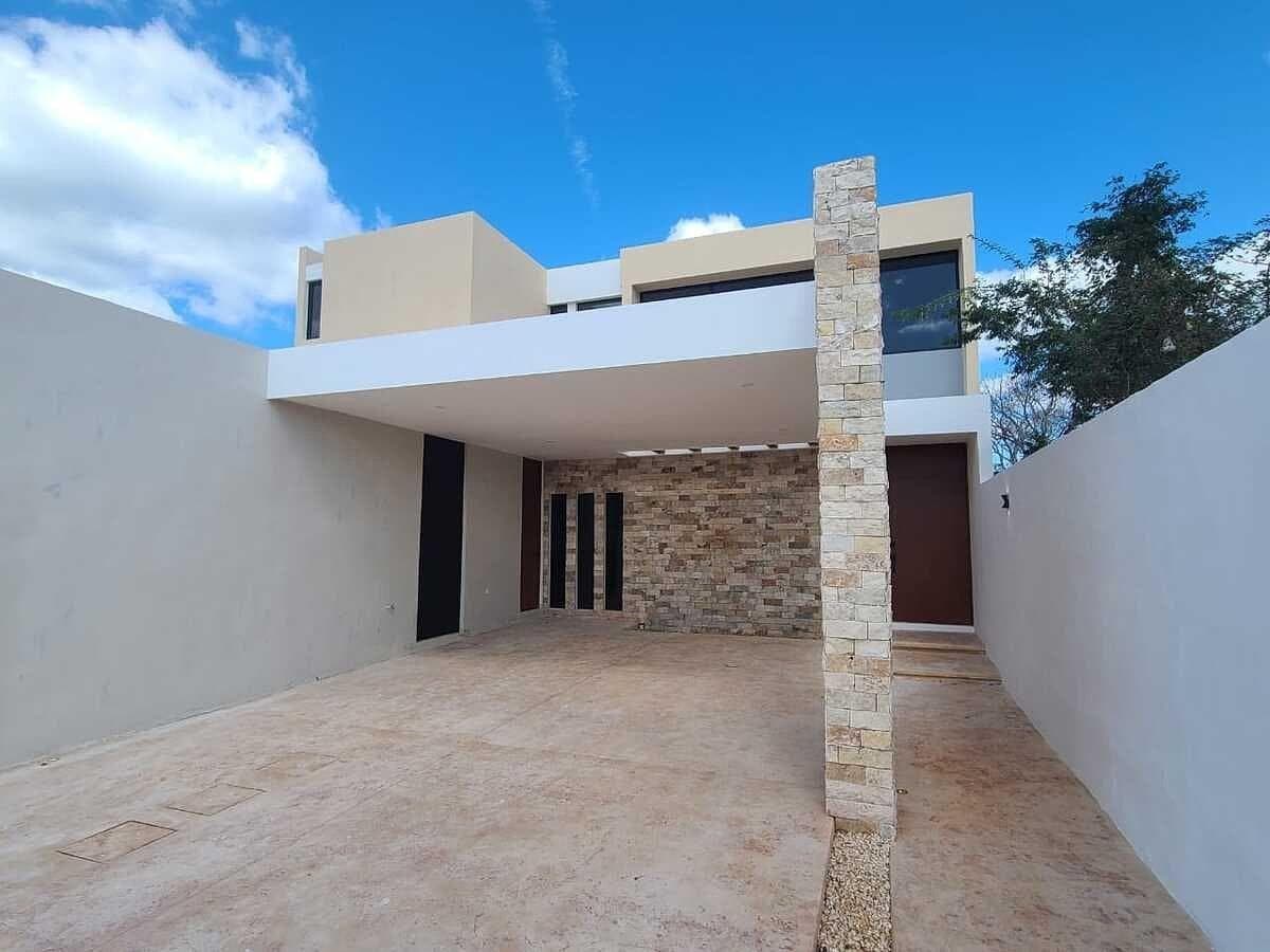 Two-story house in Temozon