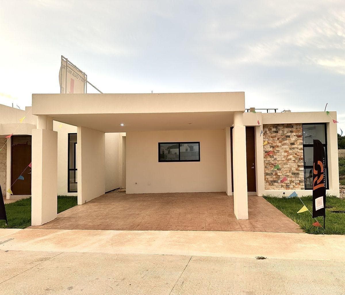 Single-story house in a gated community with amenities in Cholul, Mérida