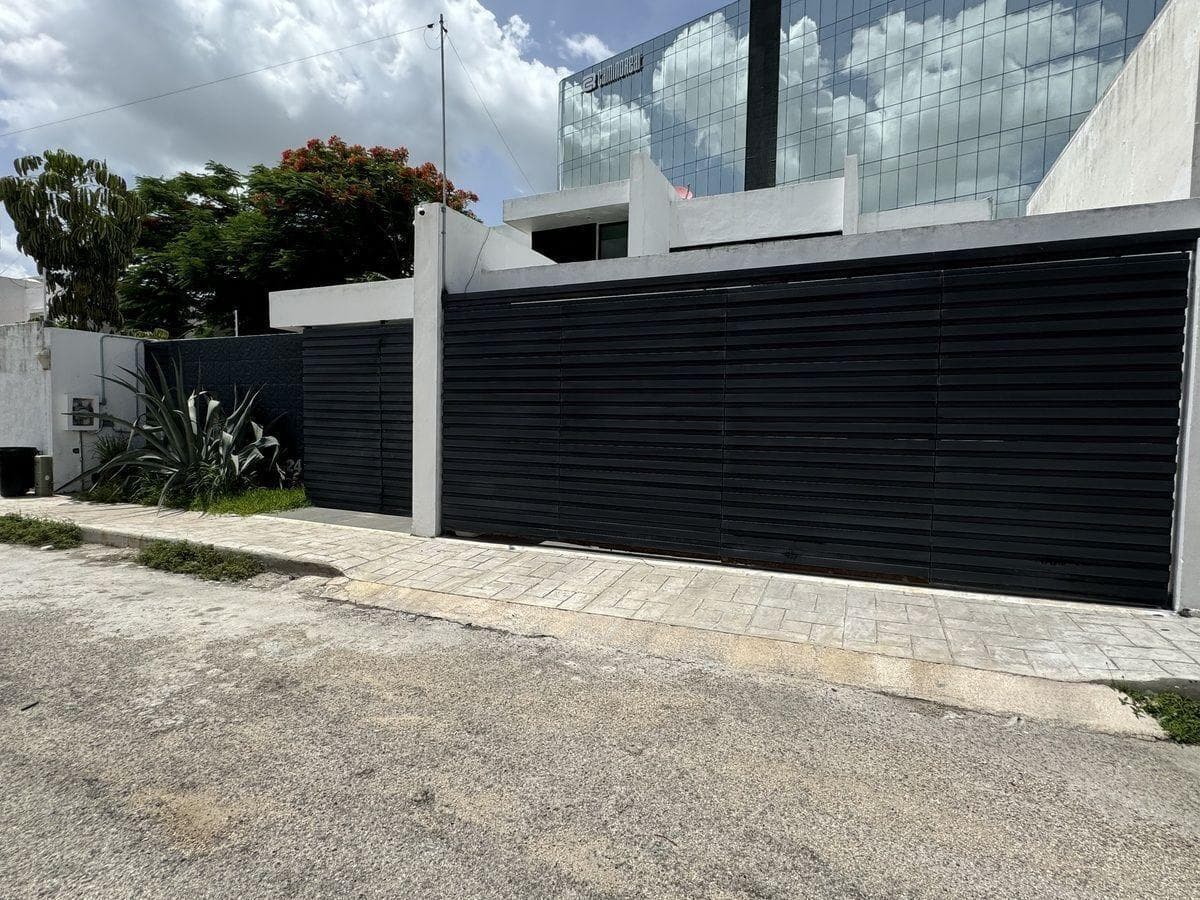 4-Bedroom House in Montebello, Mérida