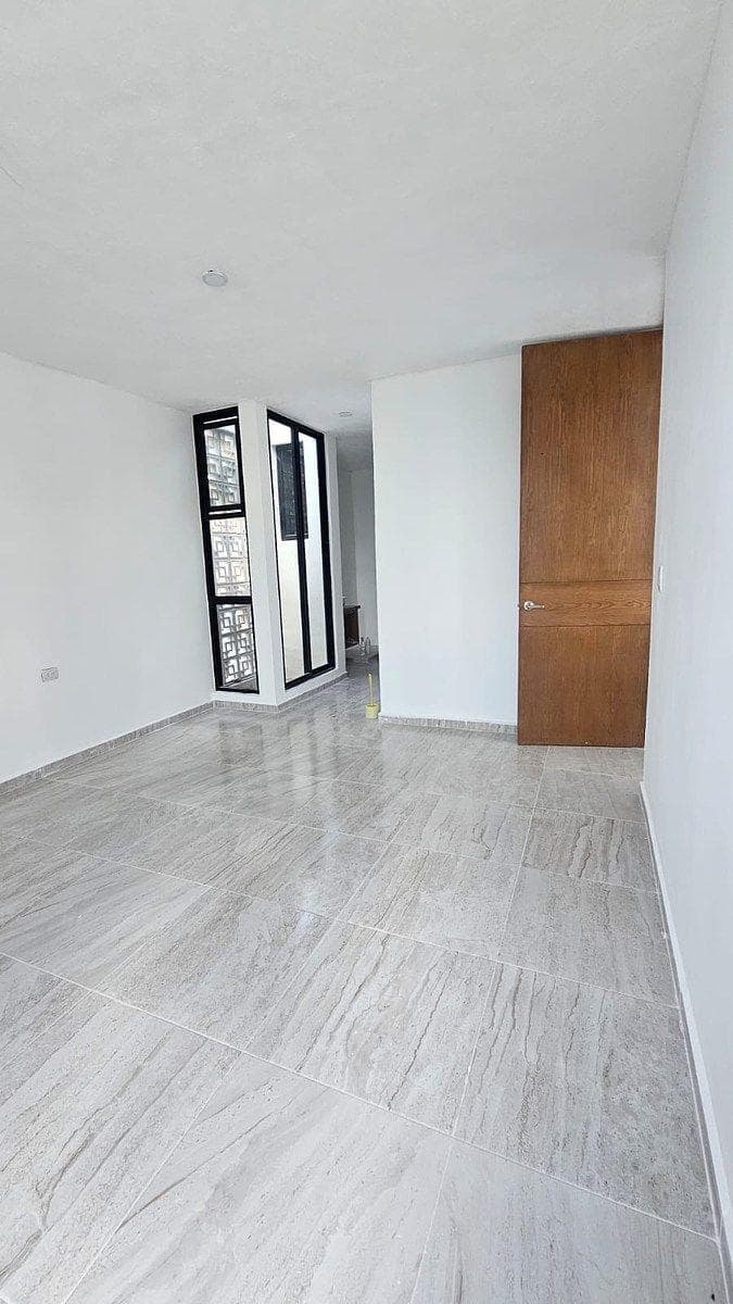 House for PRE-SALE on Chichi Suarez Street with easy access to the PERIFERICO, Mérida