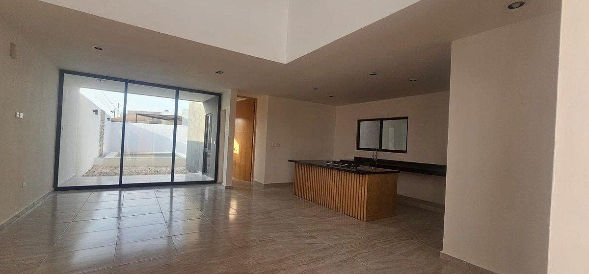 House for PRE-SALE on Chichi Suarez Street with easy access to the PERIFERICO, Mérida
