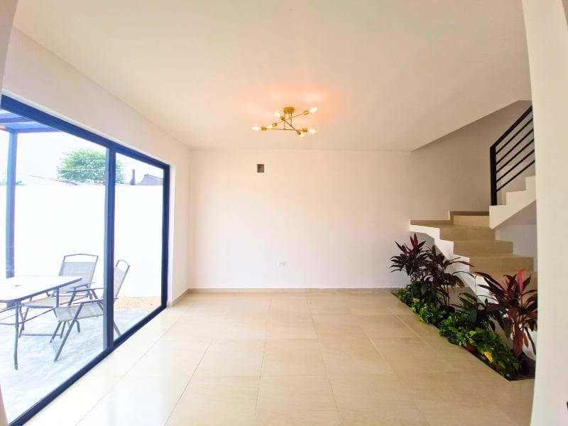 Two-story, three-bedroom house in Sitpach, Mérida