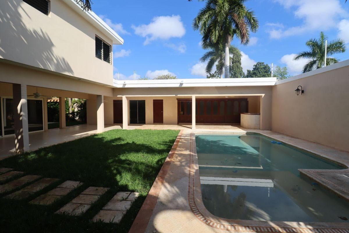 House in Vista Alegre with 4 bedrooms and a pool, north of Mérida