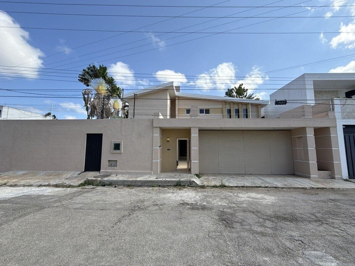 House in Vista Alegre with 4 bedrooms and a pool, north of Mérida