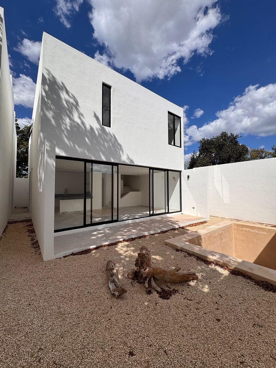 Fully equipped house with SOLAR PANELS, on a PRIVATE STREET, NORTH OF MÉRIDA