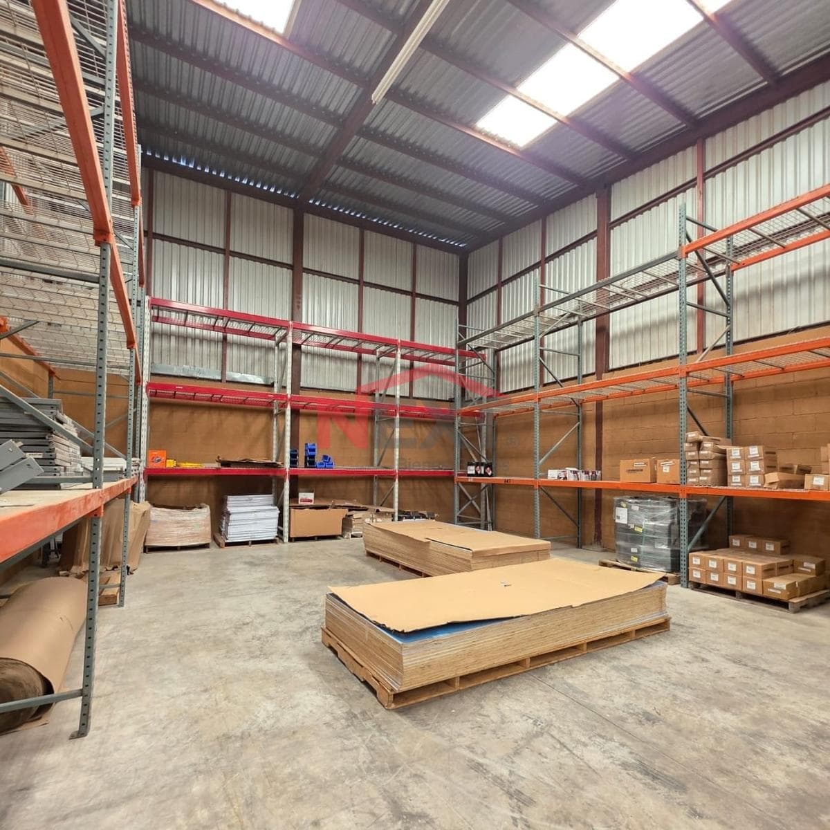 Warehouse for Rent in an Industrial Park