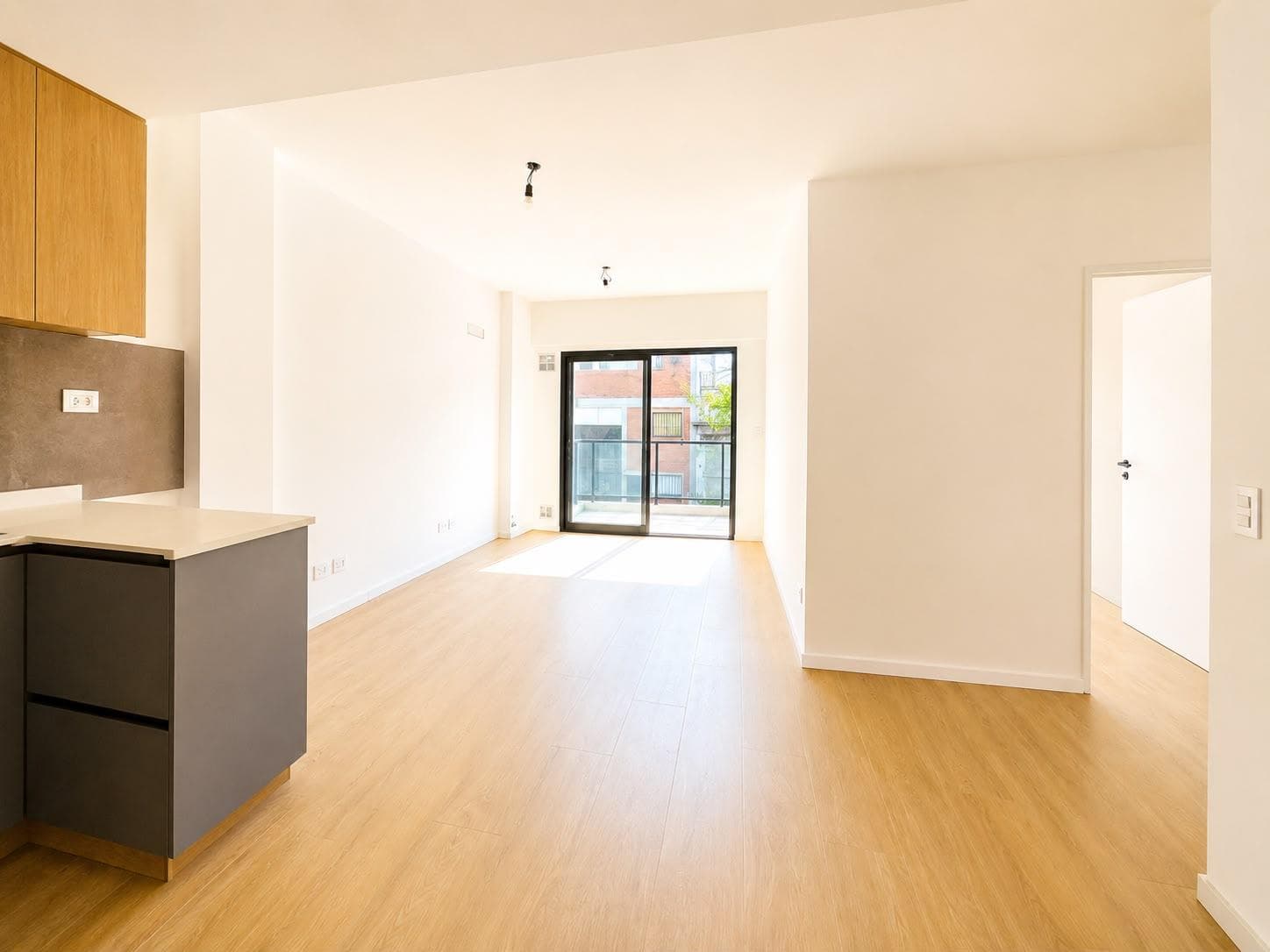 3-ROOM APARTMENT FOR SALE WITH BALCONY AND PARKING SPACE IN VILLA URQUIZA