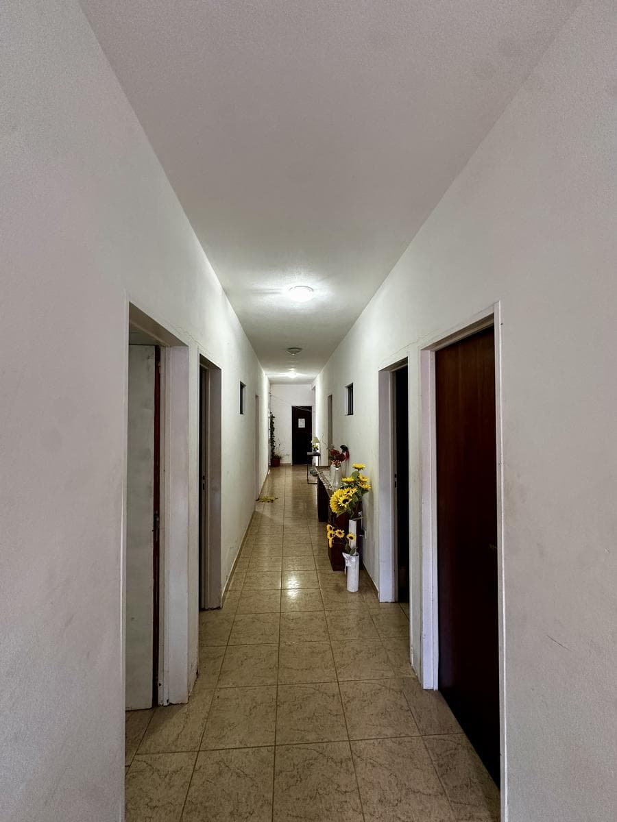 Multipurpose Property with a Linear Design: Ideal as a Home or Investment Property (e.g., Hostel).