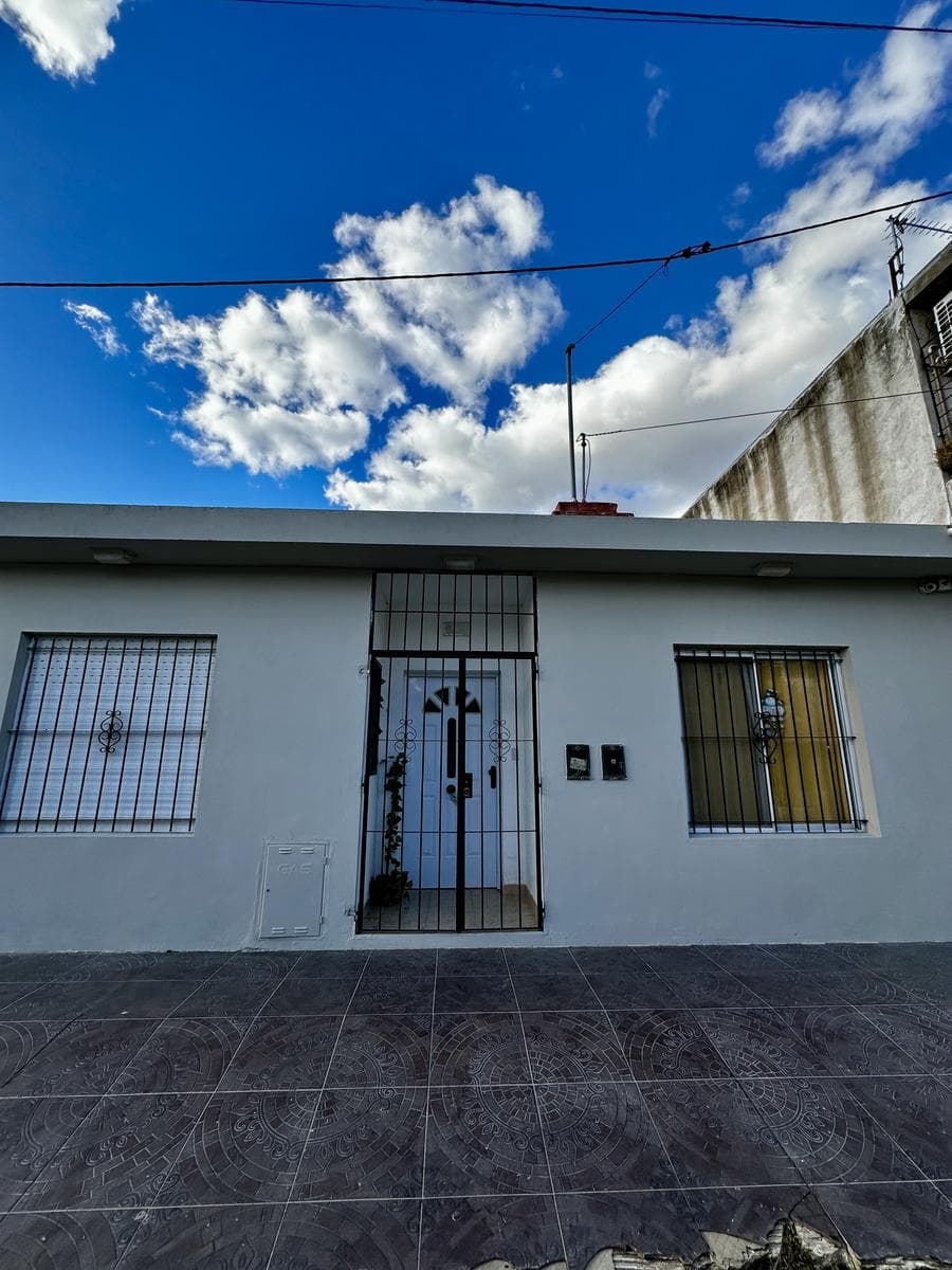 Multipurpose Property with a Linear Design: Ideal as a Home or Investment Property (e.g., Hostel).