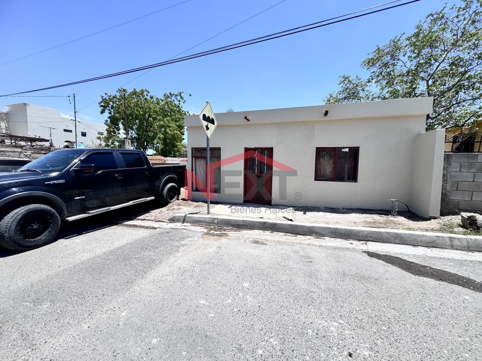 HOUSE FOR SALE IN COL. SAN LUIS