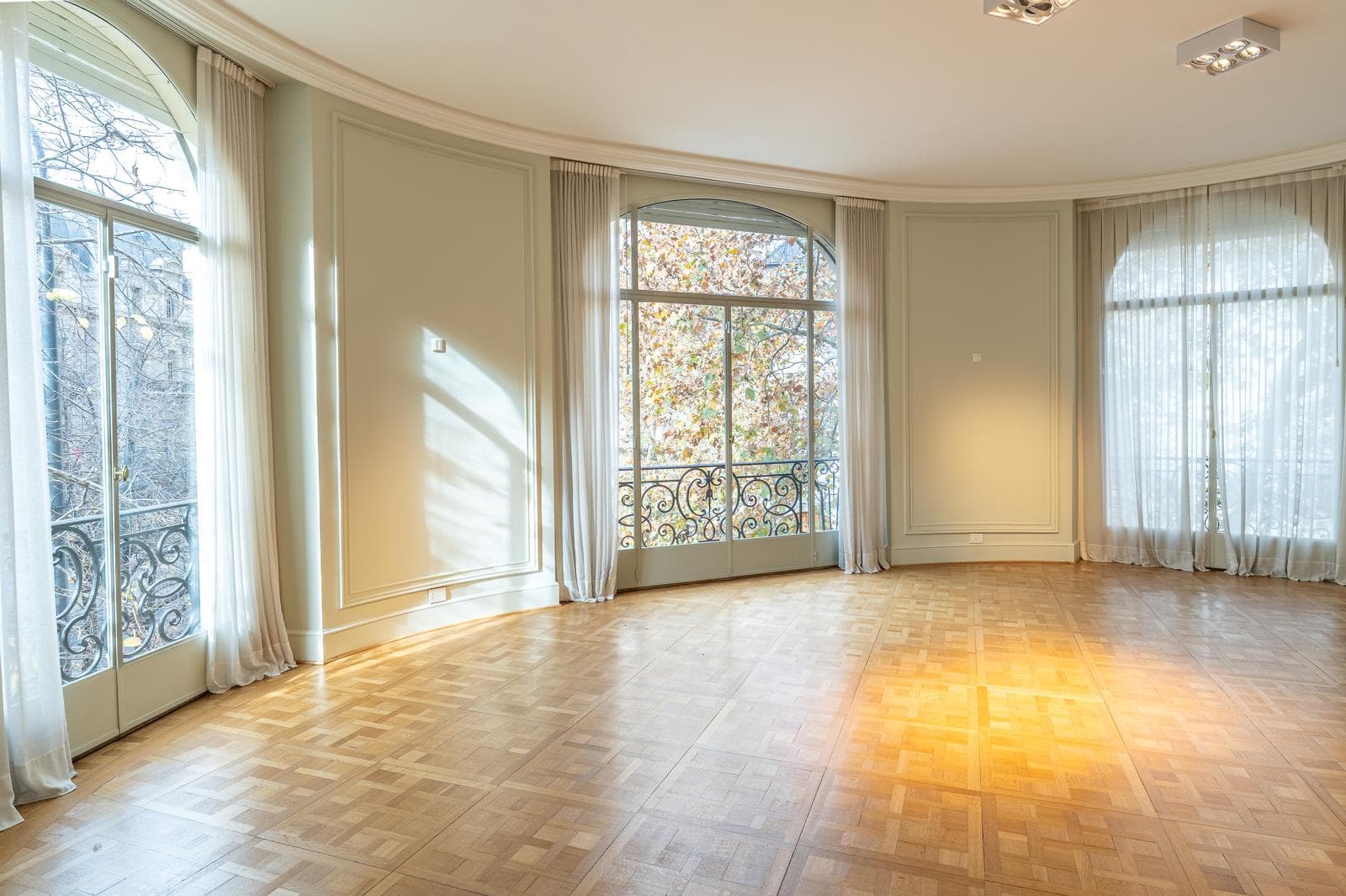 Stunning, fully renovated apartment with 2 parking spaces in a French-style building