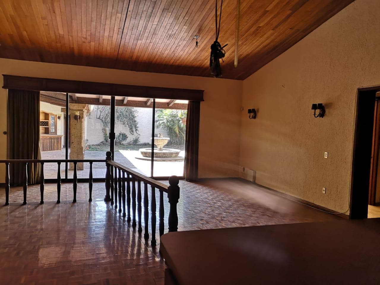 Casa en venta con amplia terraza, recámaras en planta Baja en Jardines del Bosque