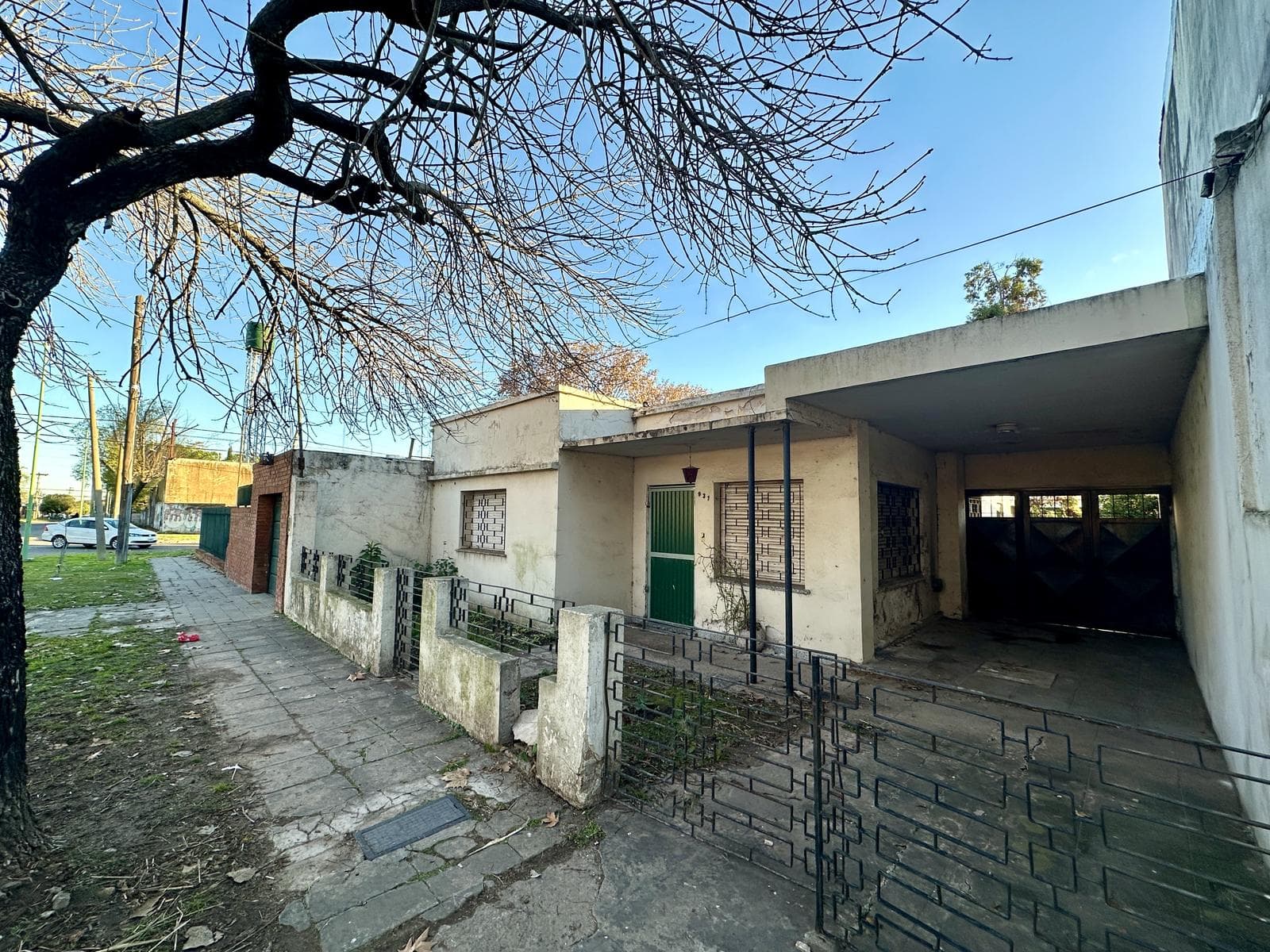 House for Sale in Campana. Investment Opportunity | House in need of renovation with great potential