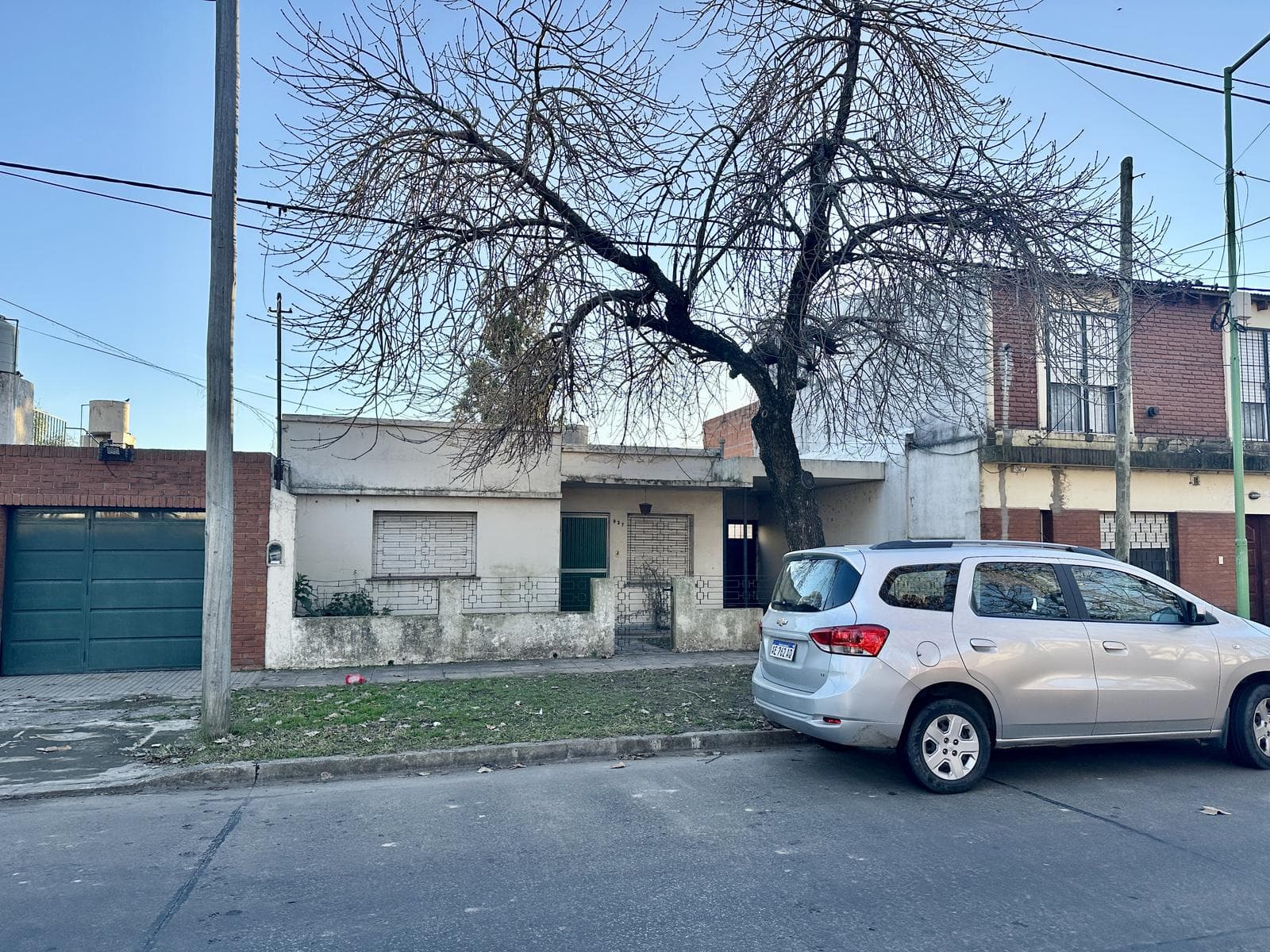 House for Sale in Campana. Investment Opportunity | House in need of renovation with great potential