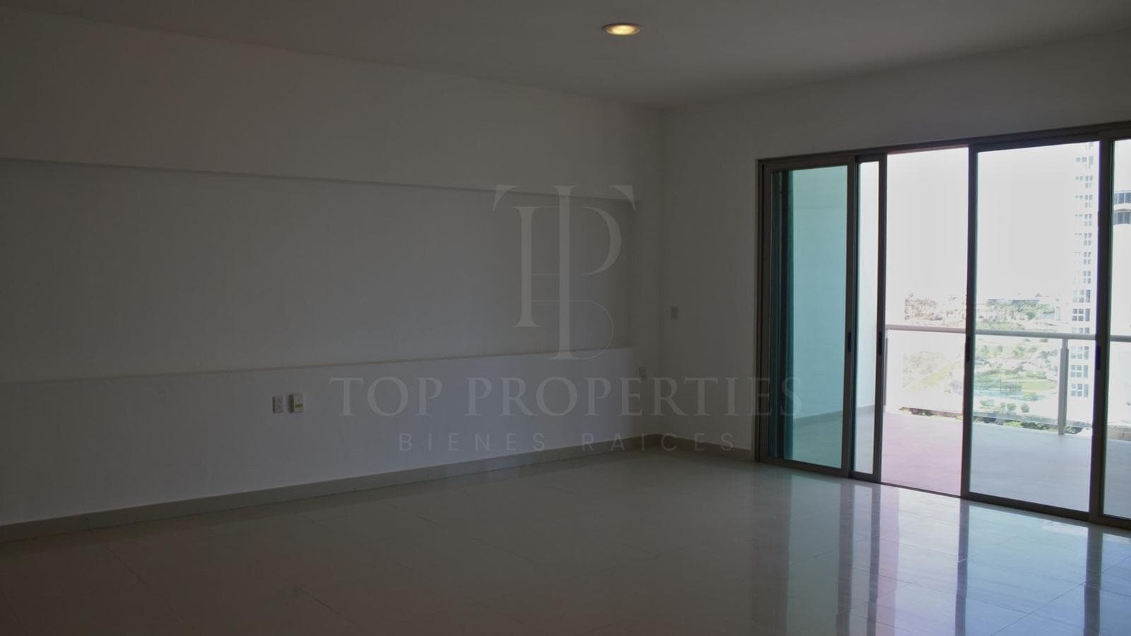 DEPARTAMENTO EN RENTA, PUERTO CANCUN, MAIORIS TOWERS, CANCUN, Q. ROO.