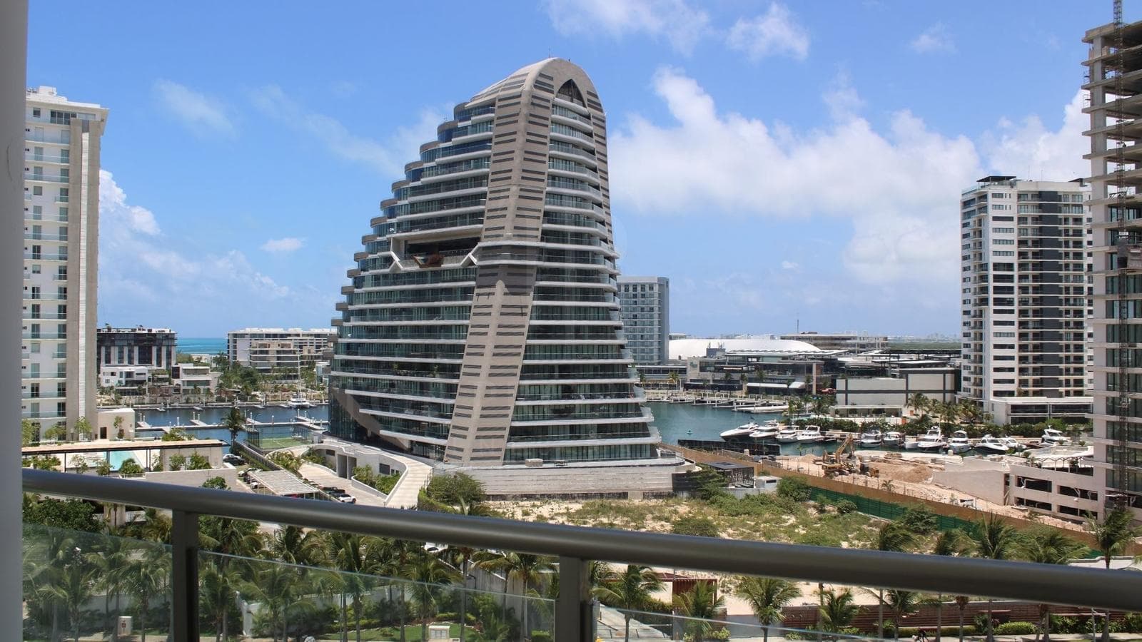 DEPARTAMENTO EN RENTA, PUERTO CANCUN, MAIORIS TOWERS, CANCUN, Q. ROO.