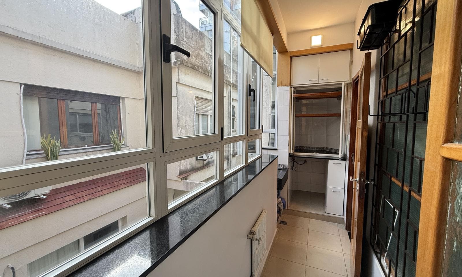Very bright half-apartment in Palermo, Buenos Aires. In impeccable condition. 3 bedrooms with a balcony facing the street!