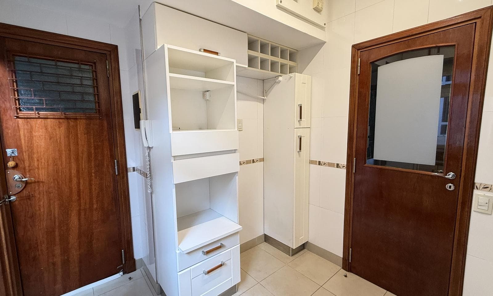 Very bright half-apartment in Palermo, Buenos Aires. In impeccable condition. 3 bedrooms with a balcony facing the street!