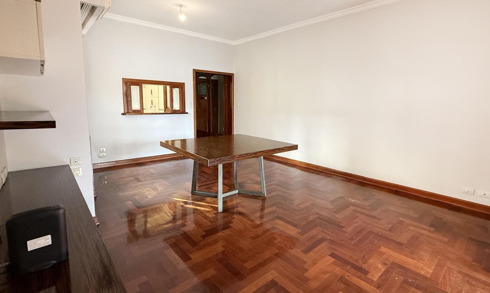 Very bright half-apartment in Palermo, Buenos Aires. In impeccable condition. 3 bedrooms with a balcony facing the street!