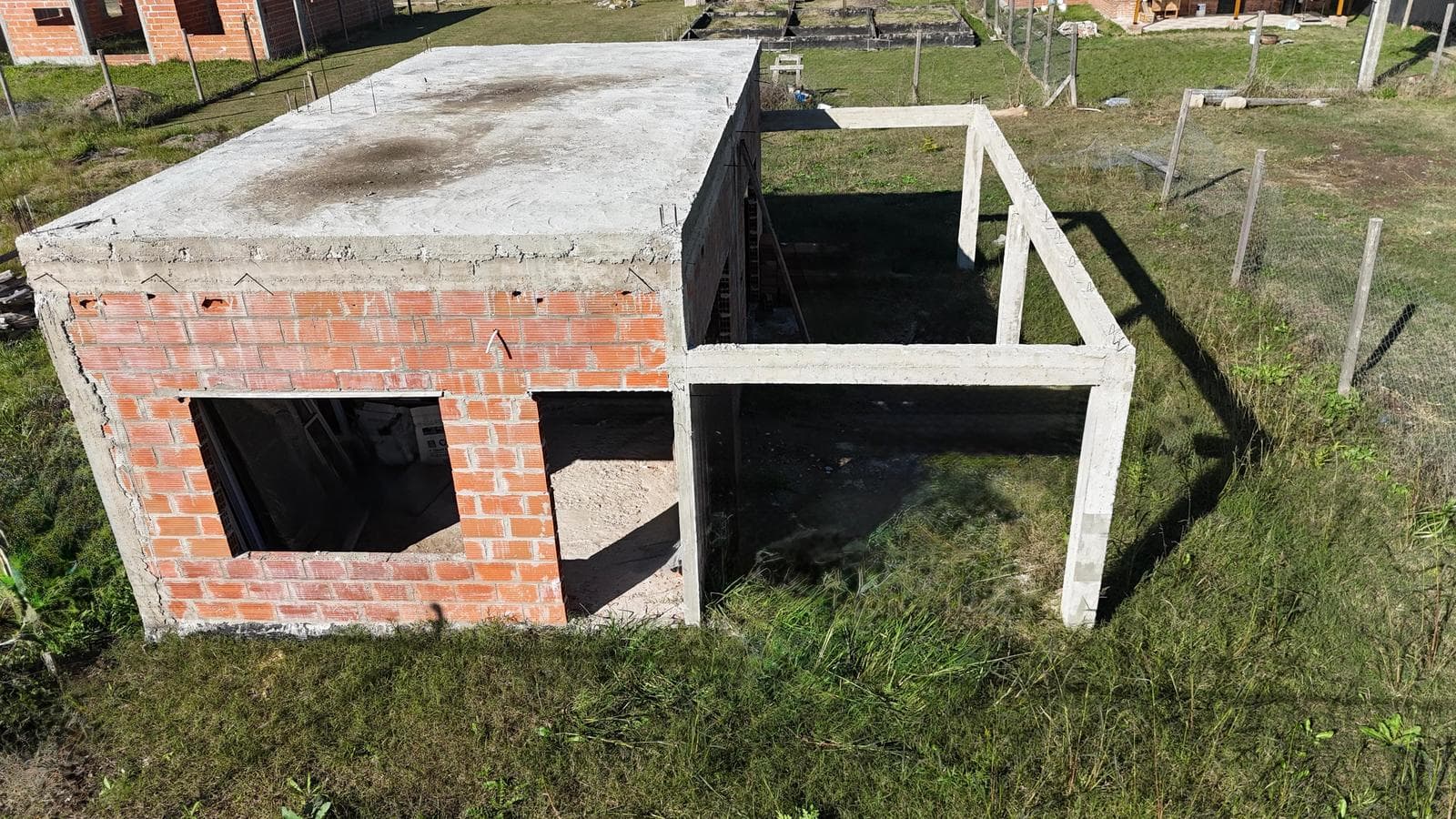 FOR SALE: 540 m² LOT IN THE ALTOS VIEDMAN GATED COMMUNITY