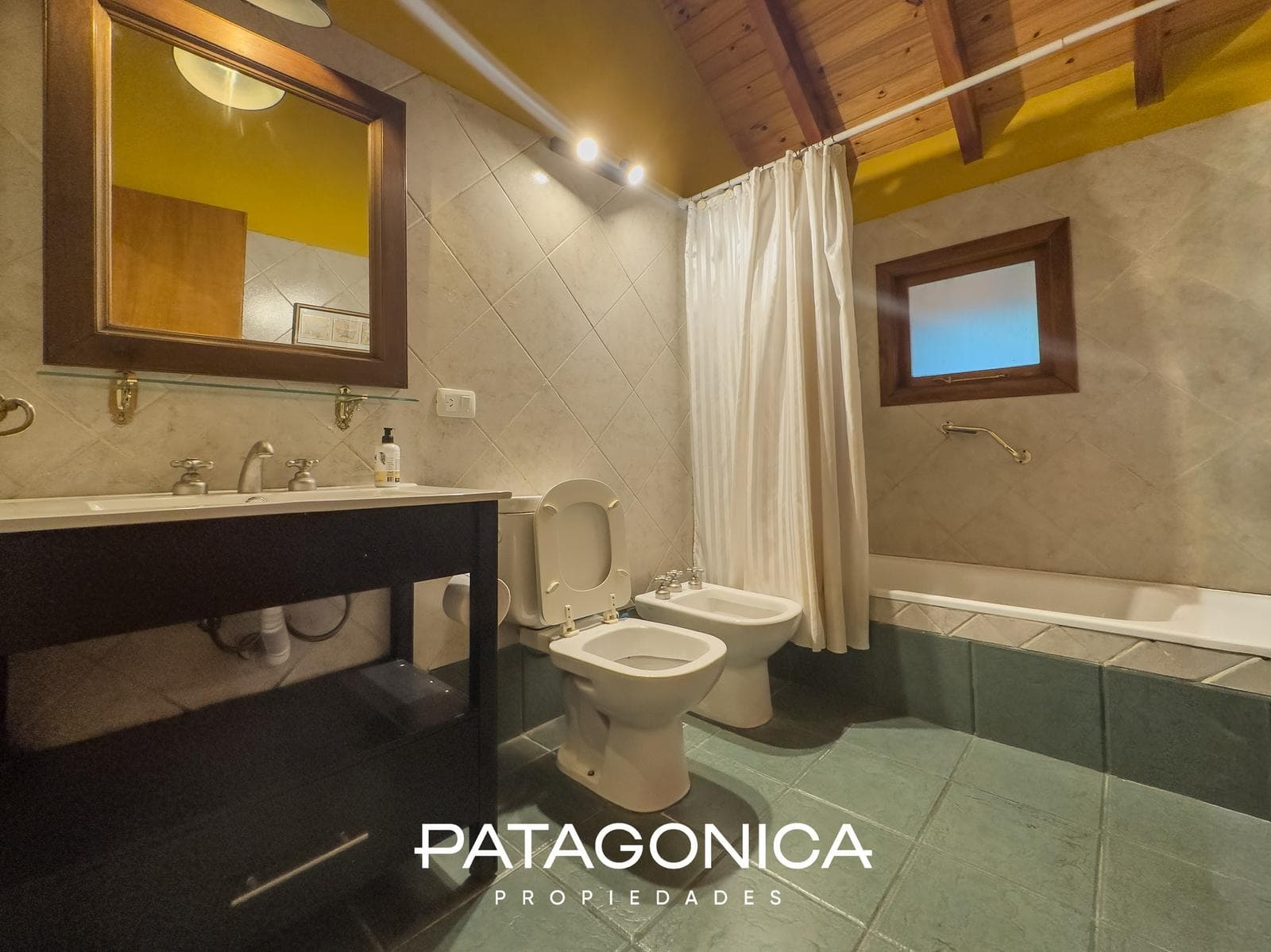 90-square-meter house on a 450-square-meter lot - Faldeo de Mazano.