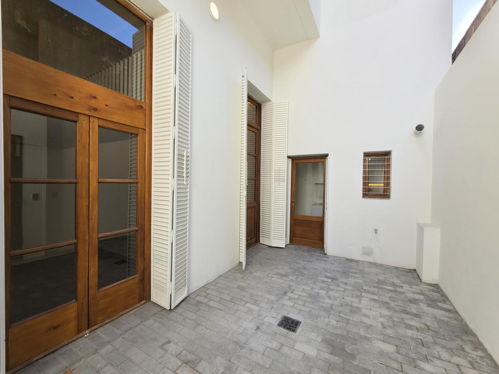For Sale: House with Hallway Layout (Not a Penthouse), 3 Bedrooms, Office, Patio with BBQ, Brand New, Mendoza 2400