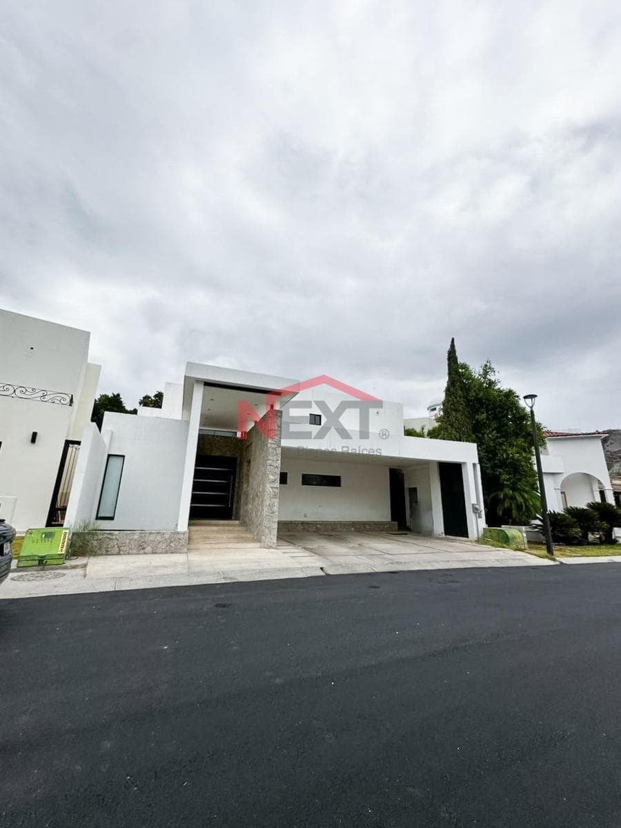 HOUSE FOR SALE IN LORETO RESIDENCIAL