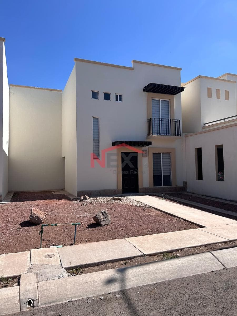 HOUSE FOR SALE IN COL. LAS PROVINCIAS