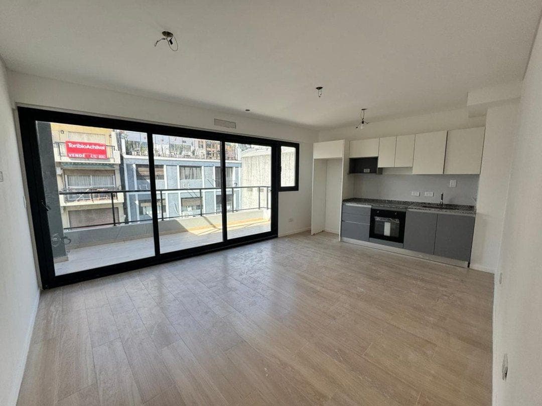 TWO-ROOM APARTMENT FOR SALE WITH BALCONY IN RECOLETA