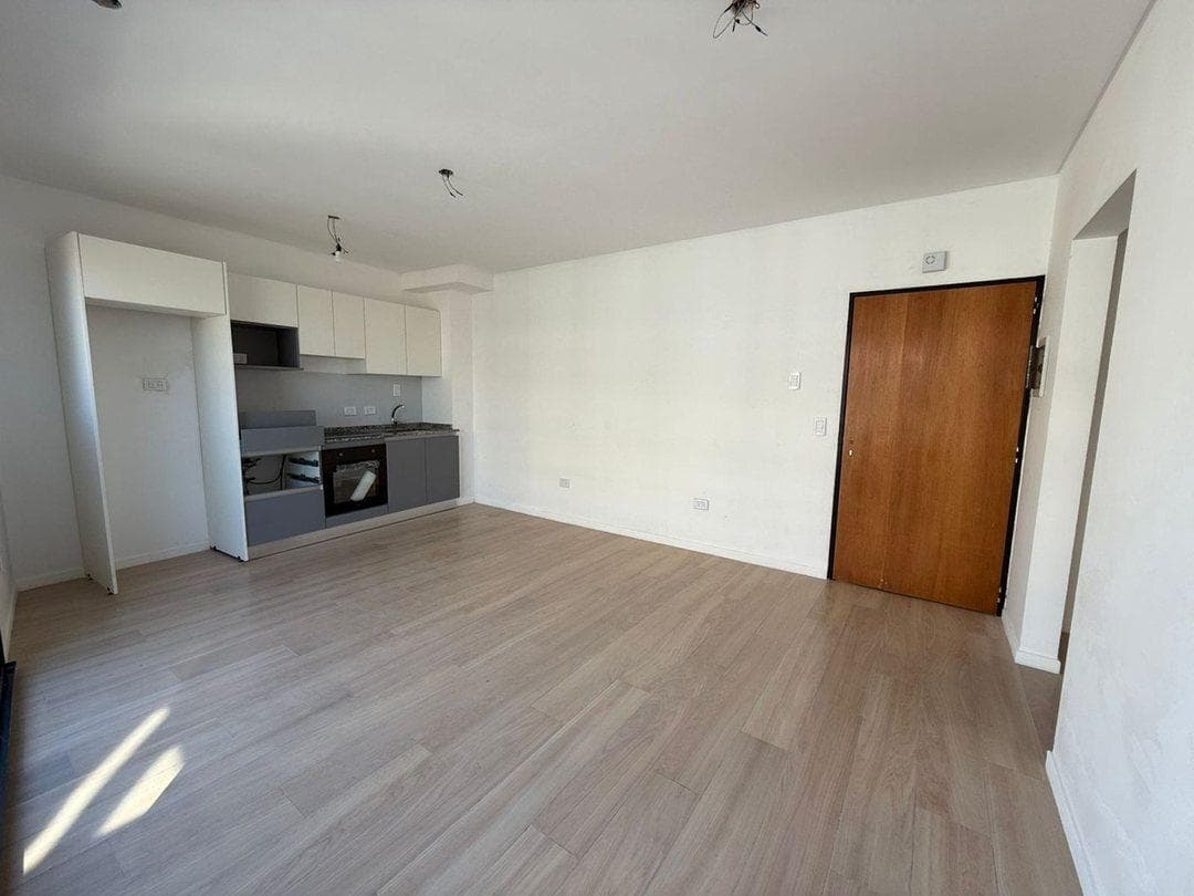 TWO-ROOM APARTMENT FOR SALE WITH BALCONY IN RECOLETA