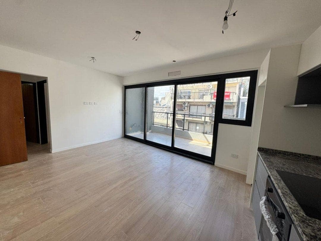 TWO-ROOM APARTMENT FOR SALE WITH BALCONY IN RECOLETA