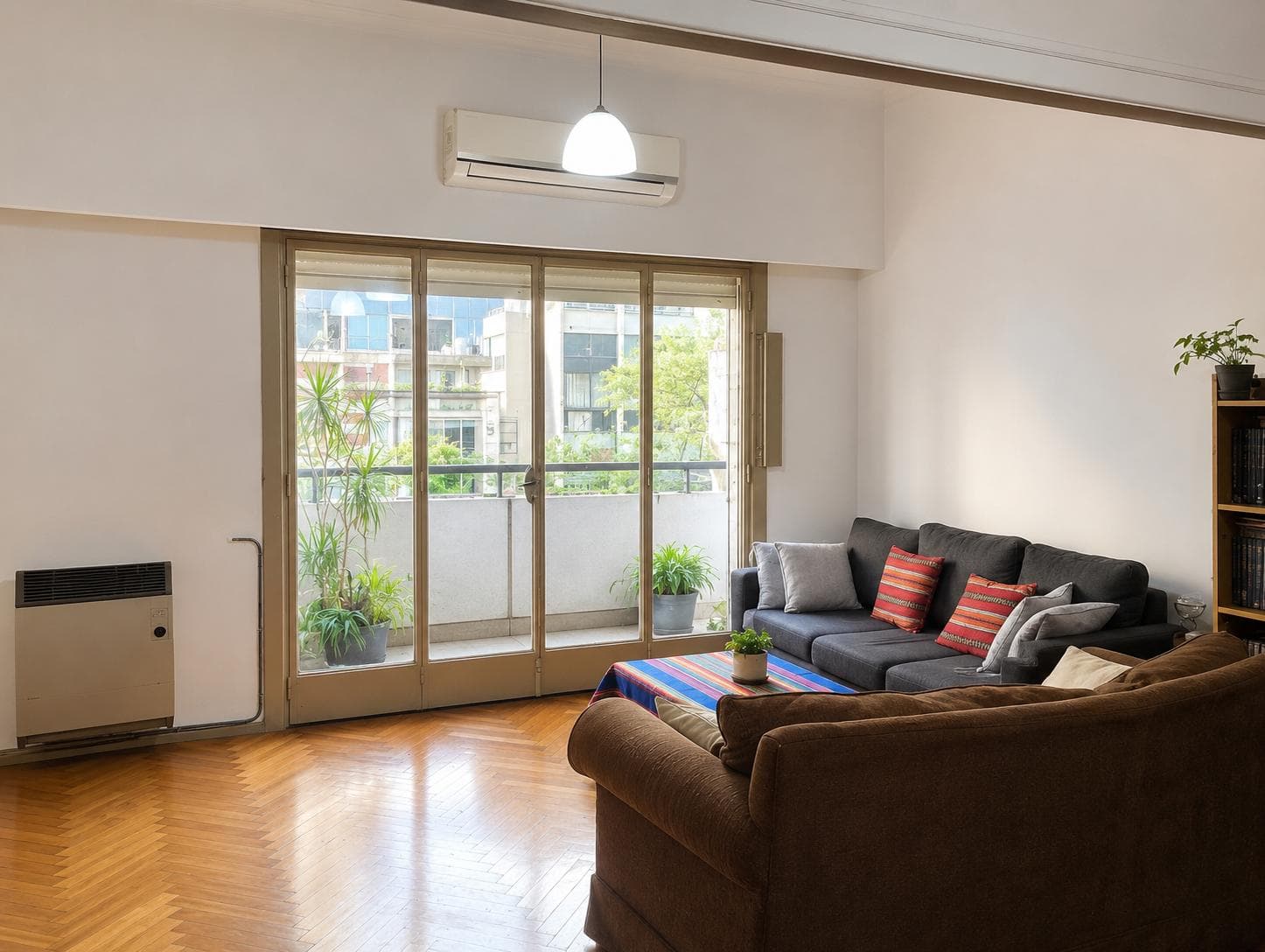 3-room apartment for sale in Balvanera, facing the street with a bright balcony