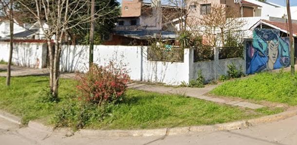 Casa en venta en Longchamps, excelente Ubicación, a solo 5 cuadras de la estacion