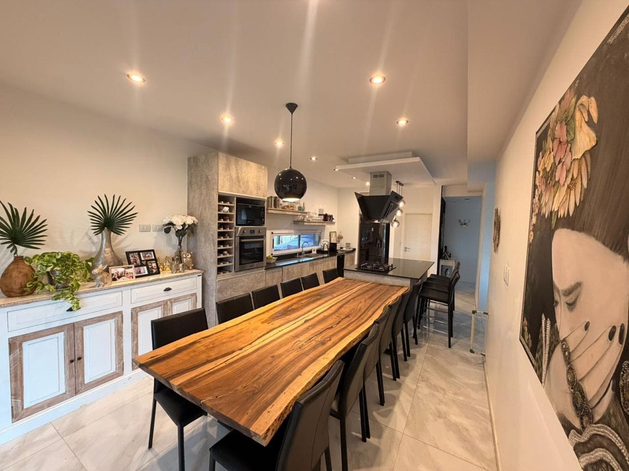 5-ROOM HOUSE FOR SALE IN THE SAN ELISEO NEIGHBORHOOD WITH A POOL OVERLOOKING THE LAGOON