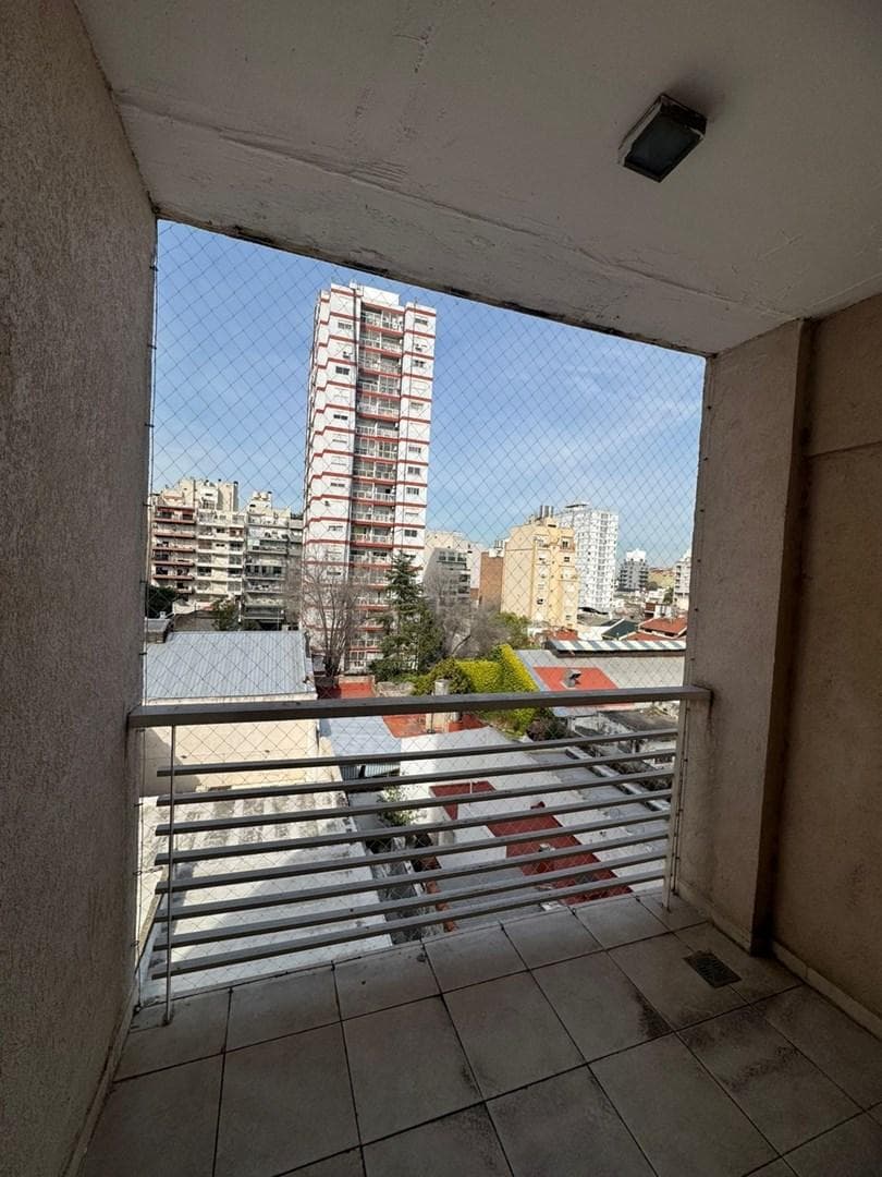 2-bedroom apartment with a balcony facing the rear of the building, in excellent condition