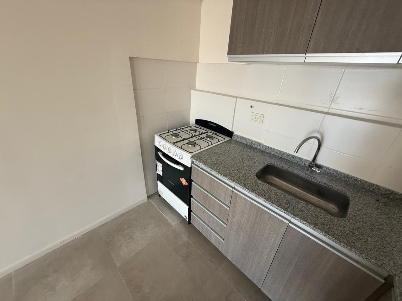 2-Bedroom Apartment for Sale with a Balcony in Floresta