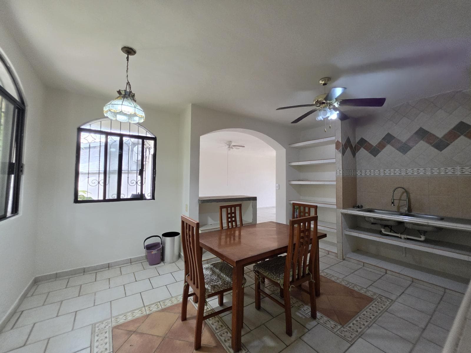 CASA FAMILIAR EN RENTA A POCOS METROS DE LA PLAYA