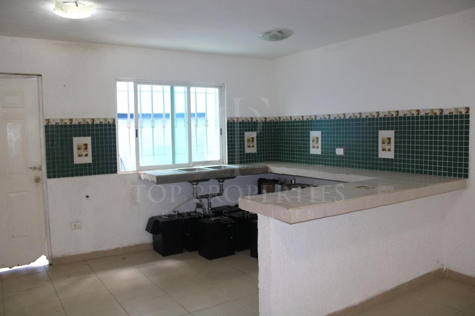 HOUSE FOR SALE, SMZ 105, TIERRA MAYA SUBDIVISION, CANCUN, QUINTANA ROO.