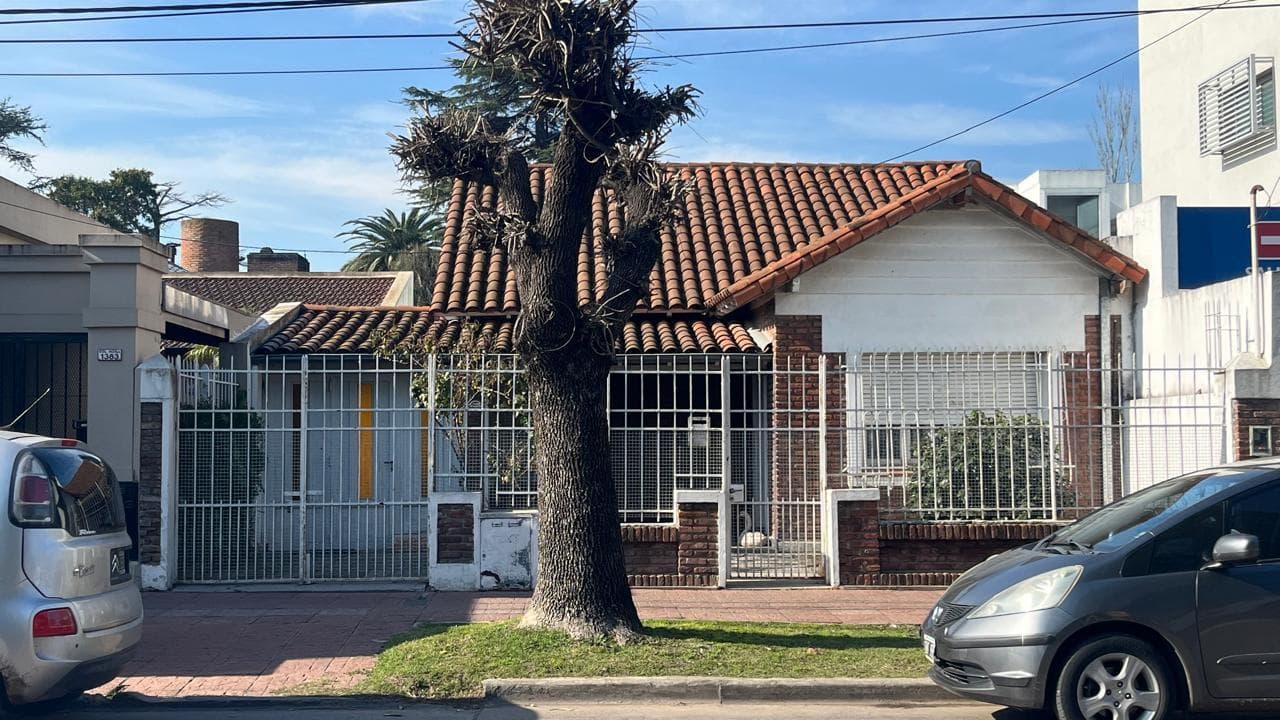 House for sale—great opportunity for development—Santa Rosa Castelar, commercial area