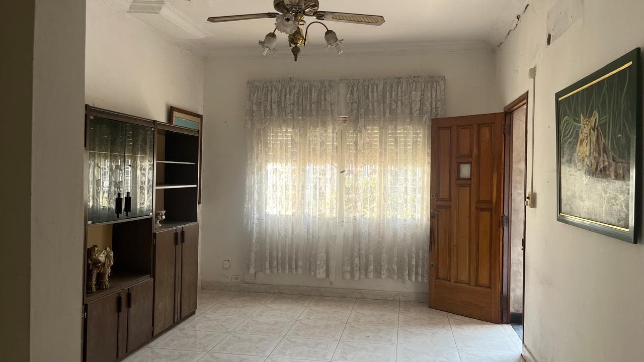 House for sale—great opportunity for development—Santa Rosa Castelar, commercial area