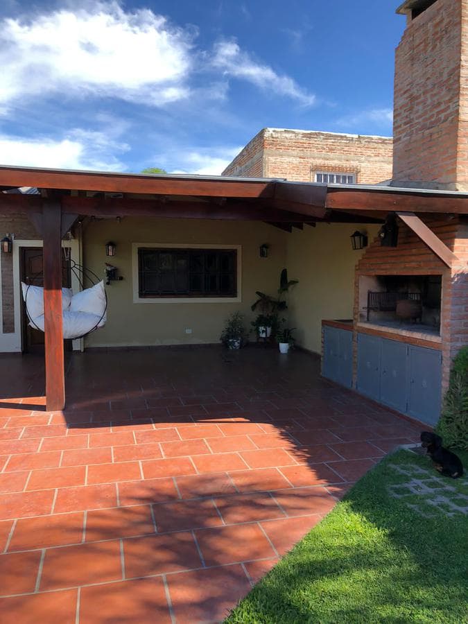 Wonderful house with a pool in the Lambertucci neighborhood, Escobar