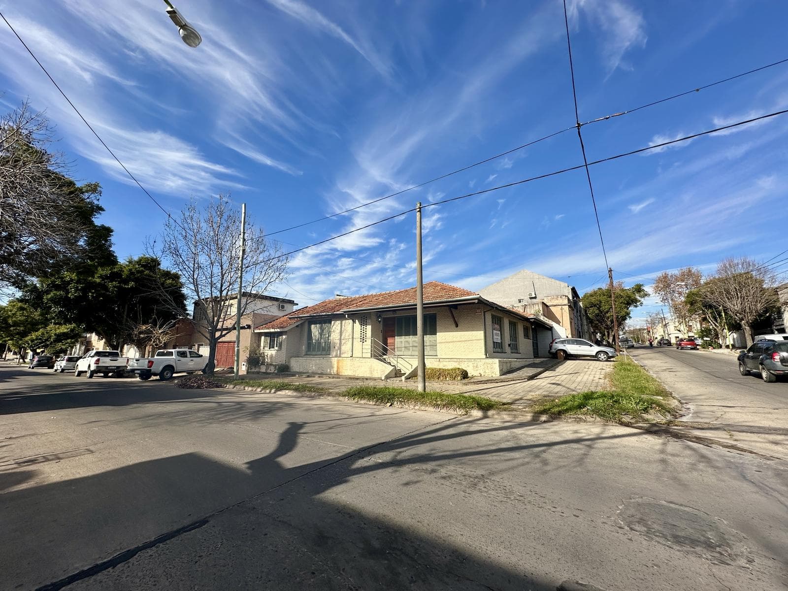 4-bedroom house for sale, with a patio and terrace. Garage. Right in the heart of Campana