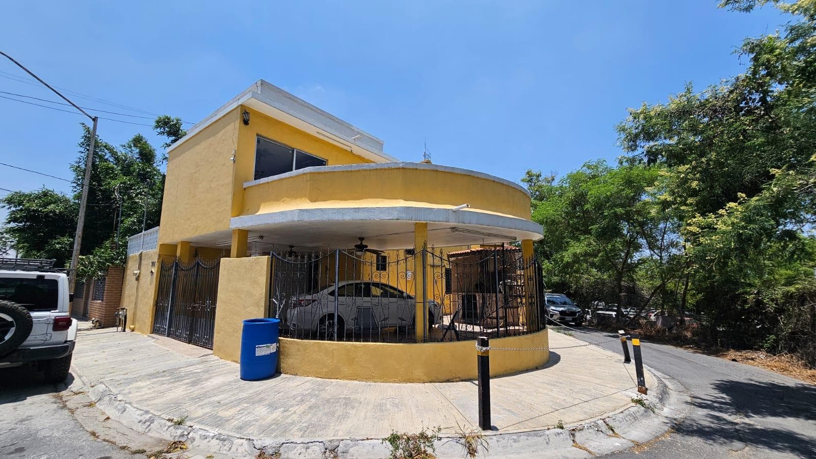 FOR SALE: House in Col. La Herradura in Guadalupe - 223 m² | Corner Lot | 3 Bedrooms | 2 Terraces