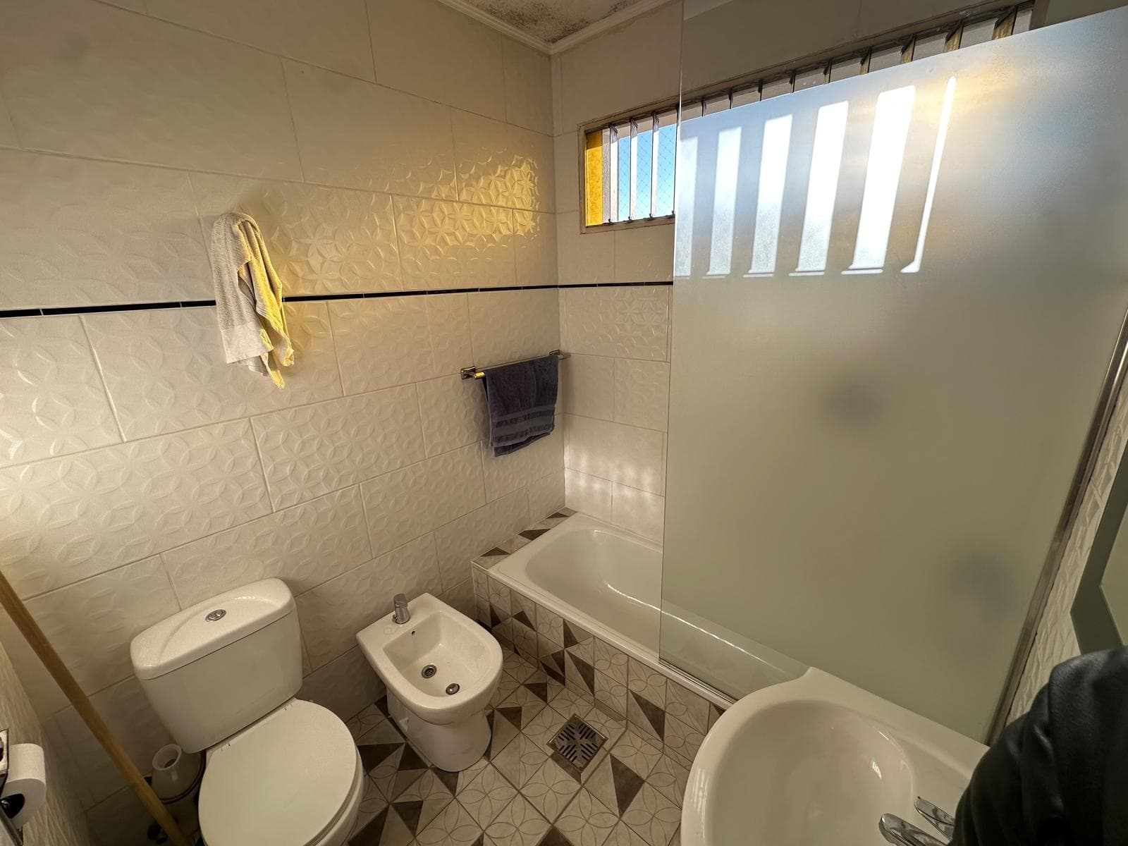 6-room townhouse for sale, SEPARATE ENTRANCE, NO ASSOCIATION FEES - QUALIFIES FOR MORTGAGE - VILLA MAIPU - EXCHANGE