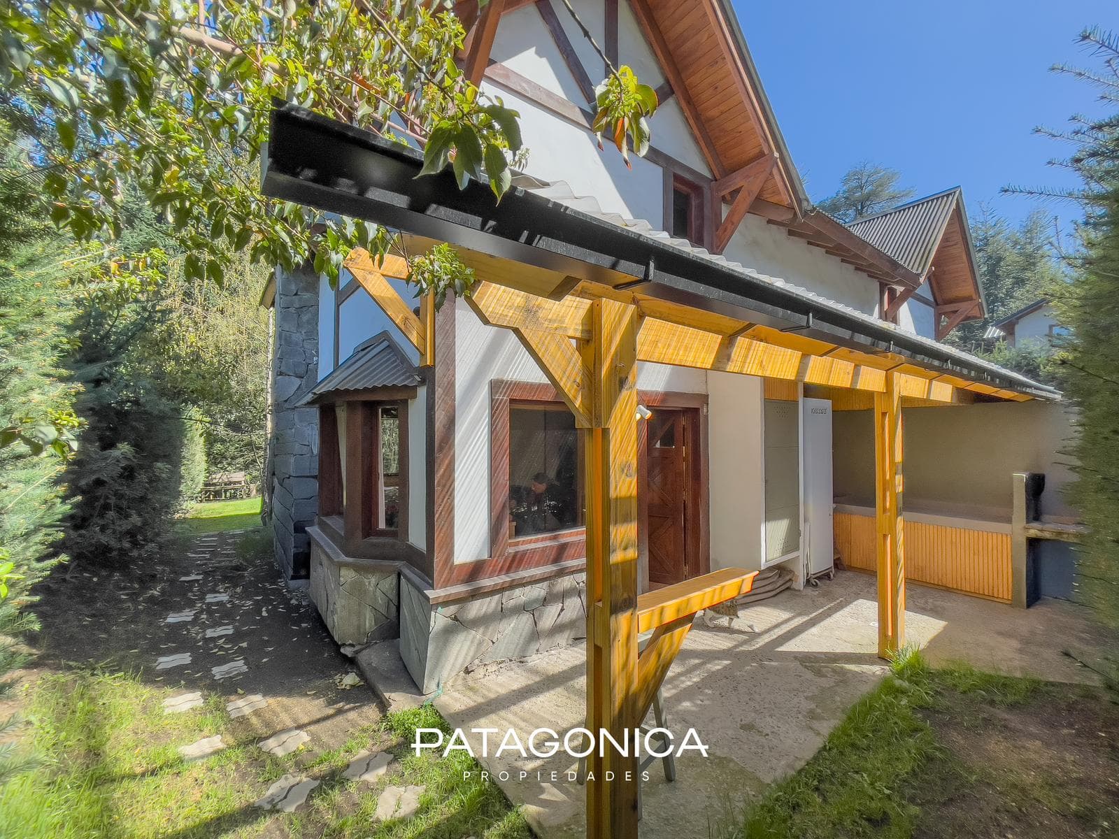 VENTA casa en Barrio Norte. 3 ambientes, jardin, parrilla. Gas natural