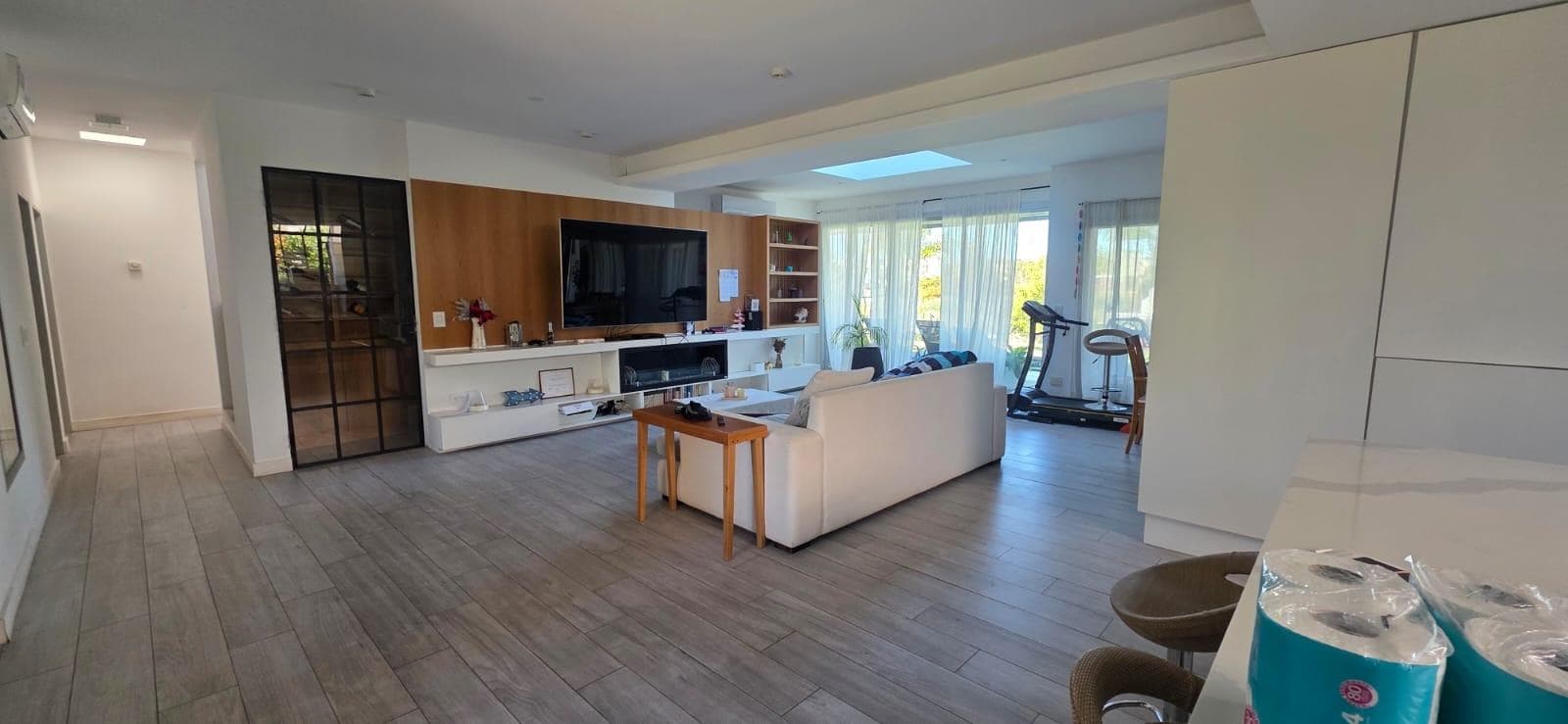 Annual Rental: 5-Bedroom House in La Laguna, San Benito Neighborhood, Villanueva Tigre