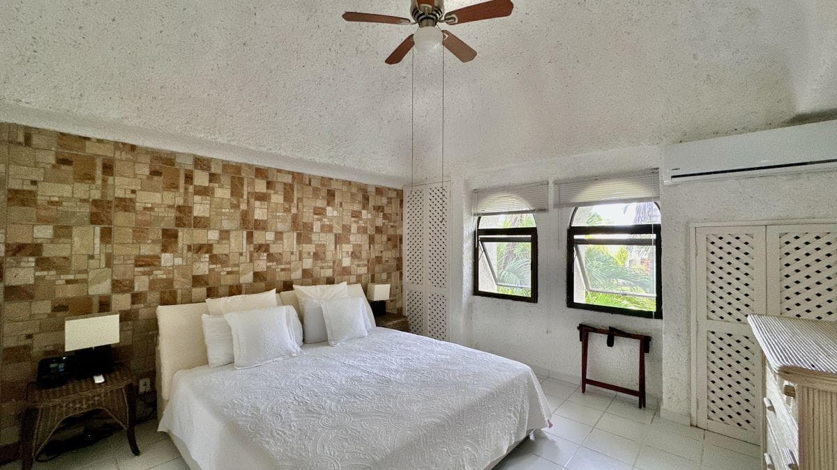 HOUSE FOR RENT IN THE HOTEL DISTRICT WITH A VIEW OF THE LAGOON